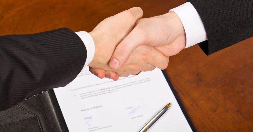 handshake over a fixed term contract in Spain